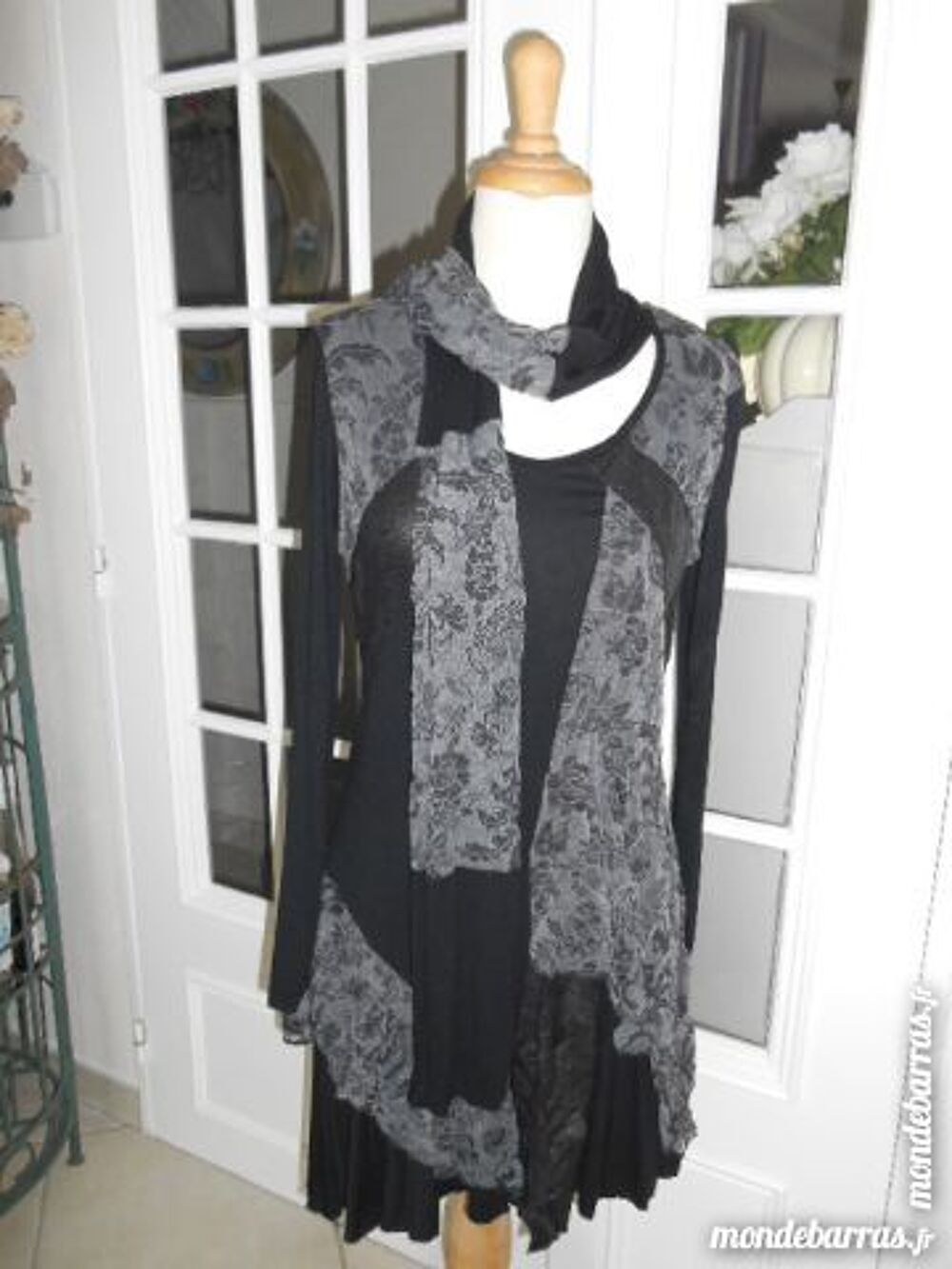 "ROBE NOIRE et GRISE "" WE LOVE"" T=M/L" Vêtements