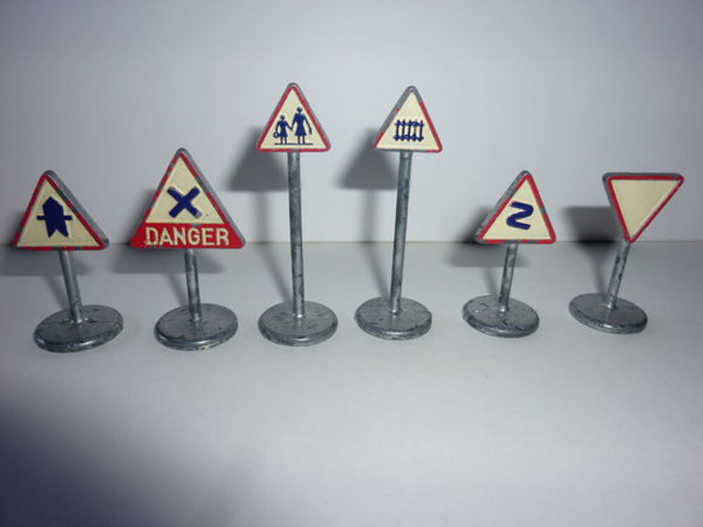 SERIE 6 PANNEAUX DINKY TOYS 