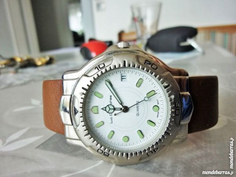 Luc Desroches montre lunette gradu&eacute;e dateur LUD000 Bijoux et montres
