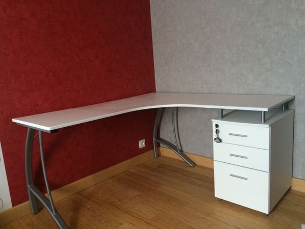 Bureau blanc tr&egrave;s bon &eacute;tat Meubles