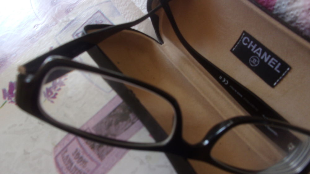 LUNETTES DE VUE CHANEL NOIRE. Bijoux et montres