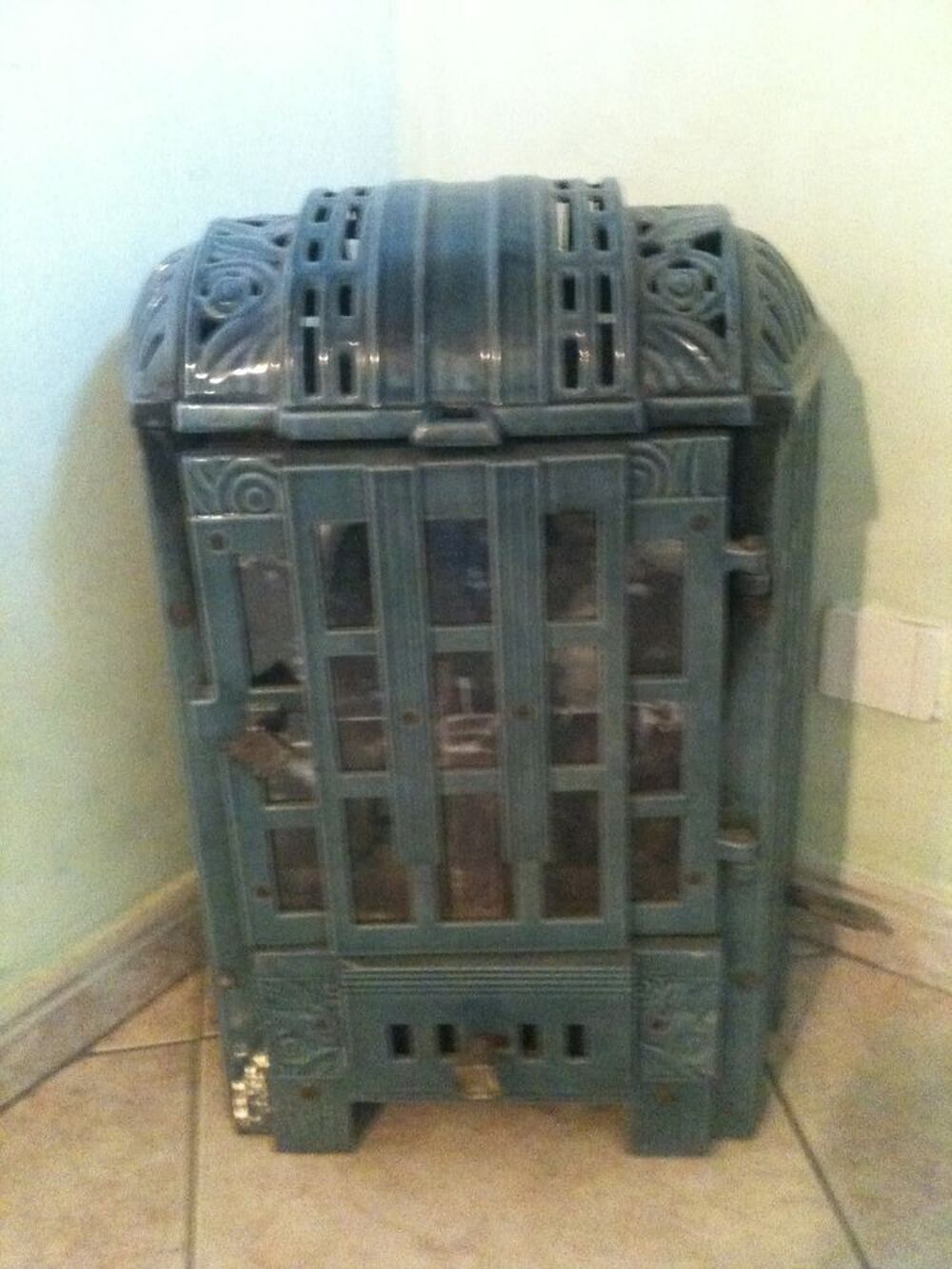 Un po&ecirc;le &agrave; bois en &eacute;mail Décoration