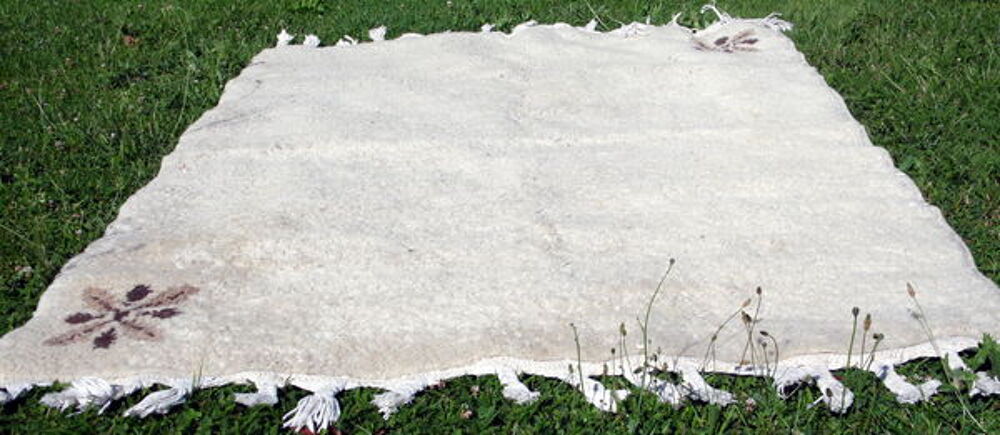 TAPIS BERB&Egrave;RE EN LAINE Décoration