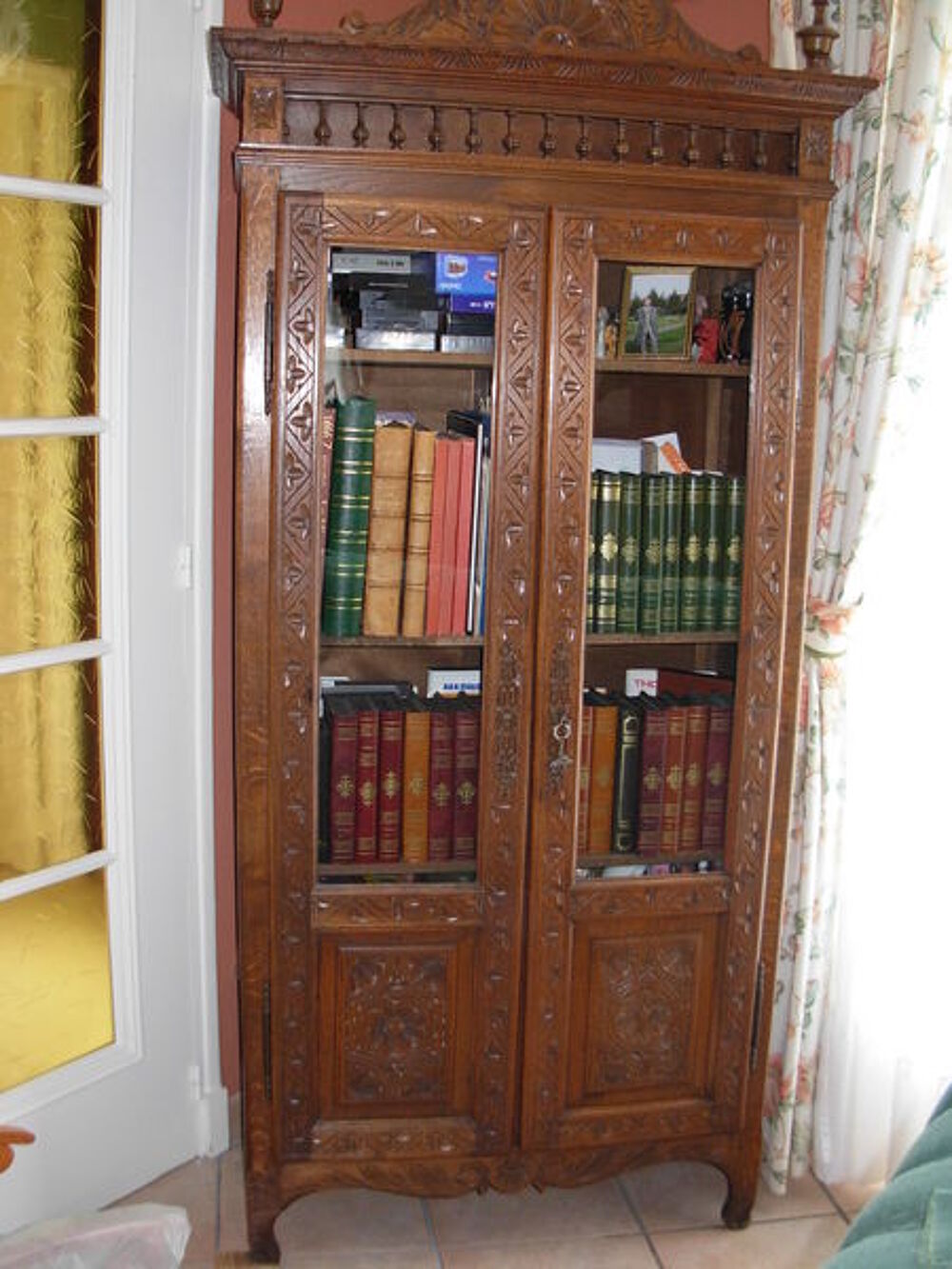 Biblioth&egrave;que ancienne-sculpt&eacute;e-Chevill&eacute;e Meubles
