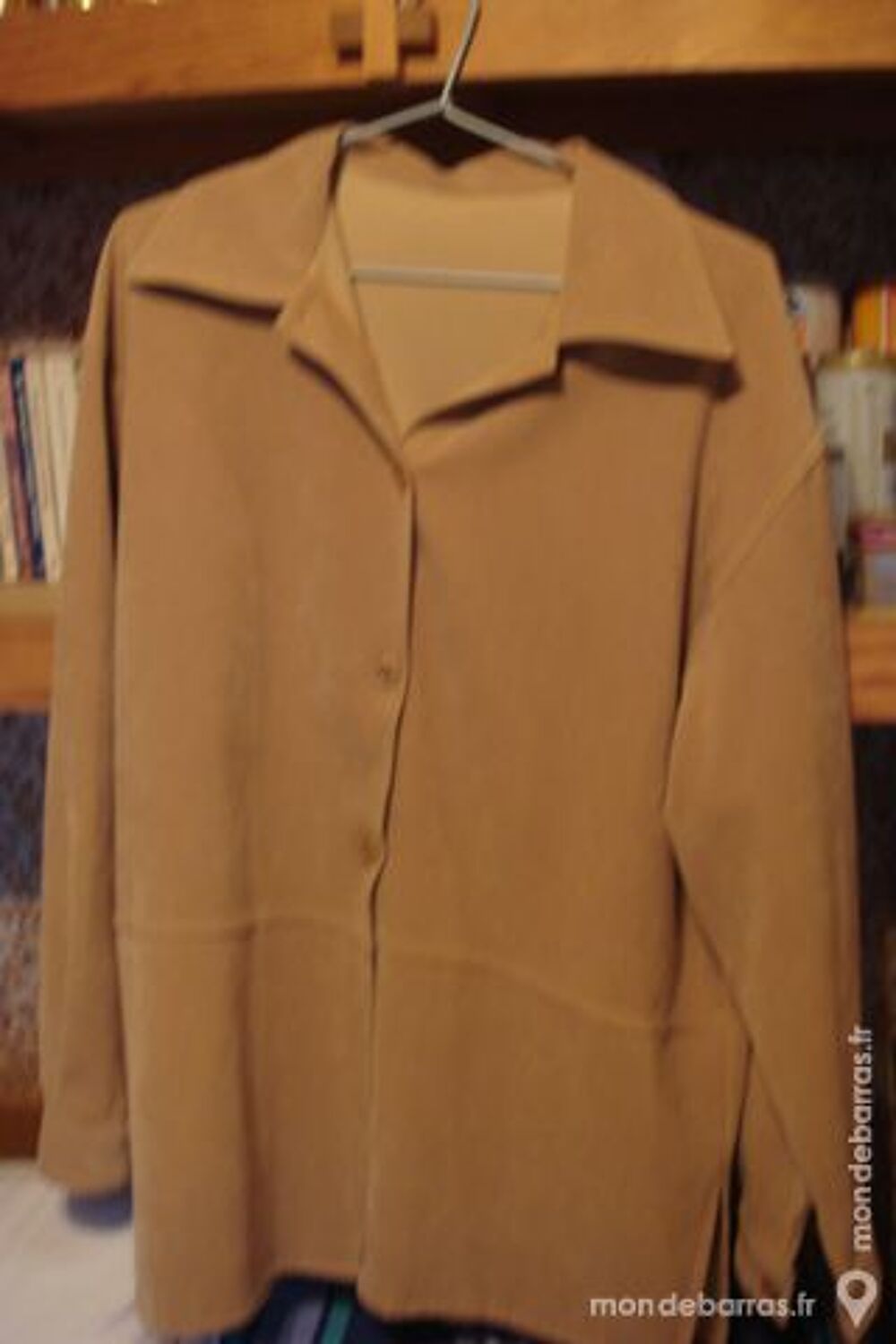 Sur chemise beige Vêtements