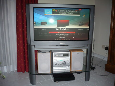 Télévision Philips 70cm avec son meuble 80 Ouistreham (14)