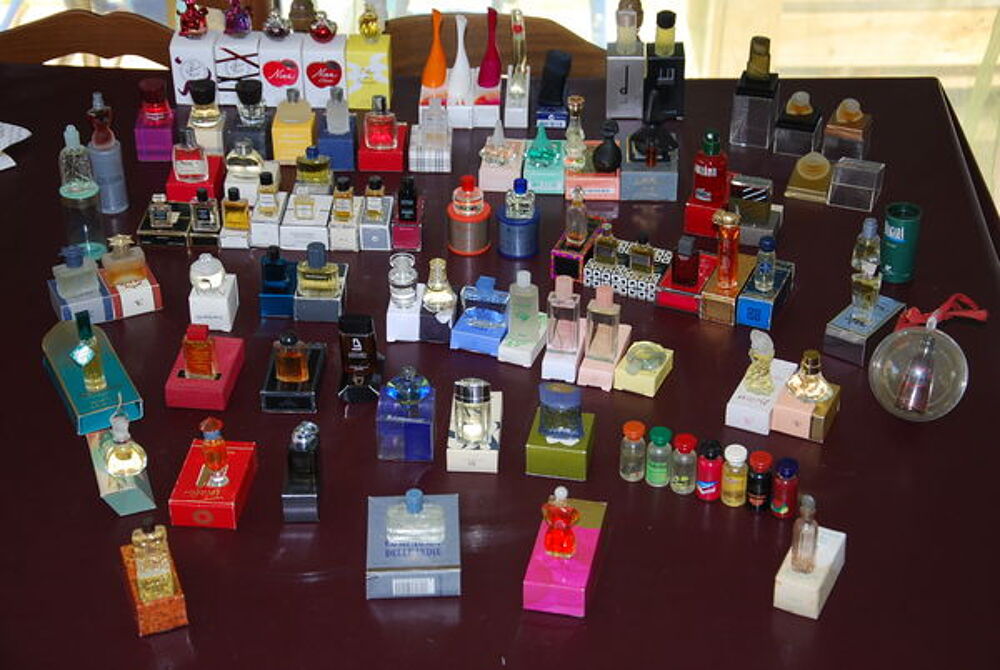 collection de miniatures de parfums 