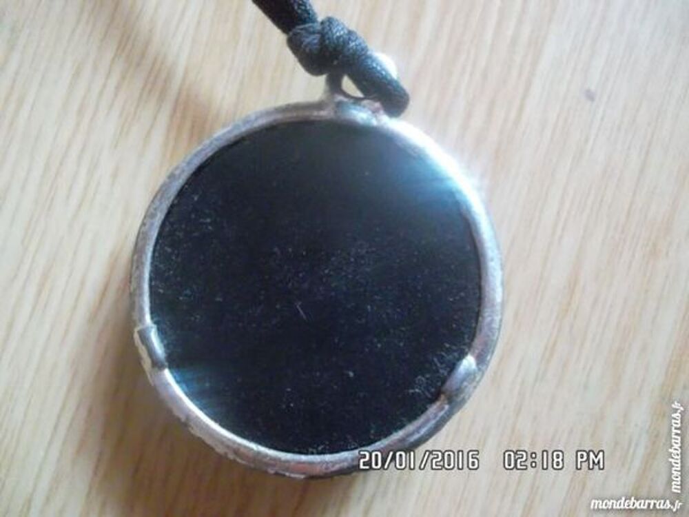 collier m&eacute;daillon*juste 3e*kiki60230 Bijoux et montres