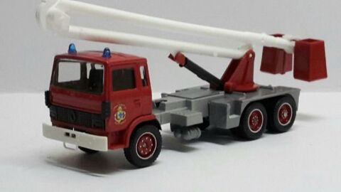 Renault TRM 75130 nacelle pompier 16 Follainville-Dennemont (78)