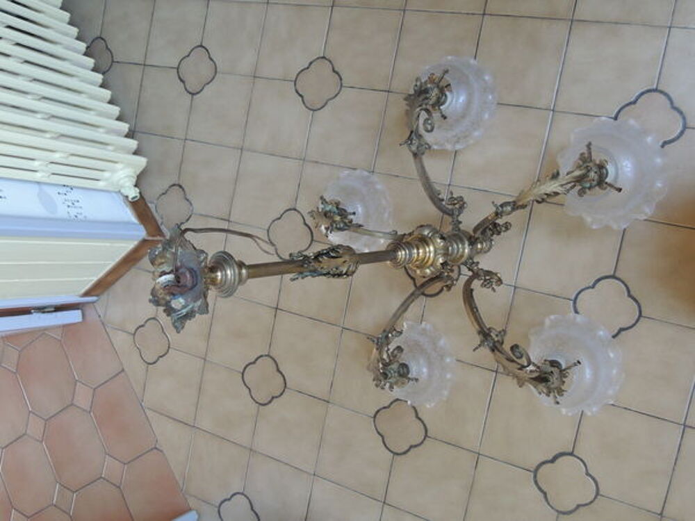 Lustre ancien bronze 5 branches coupelles verre cisel&eacute; Décoration