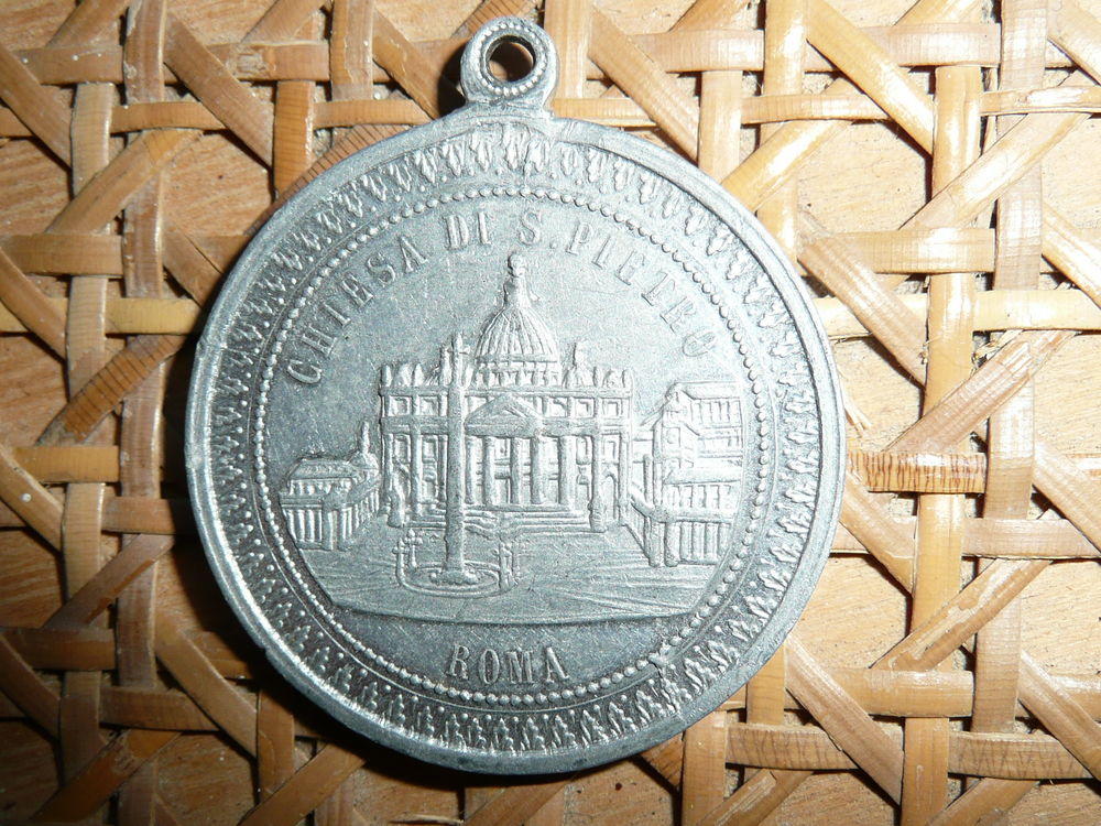 Belle m&eacute;daille en alu Roma d'un diam&egrave;tre de 4 cm Bijoux et montres