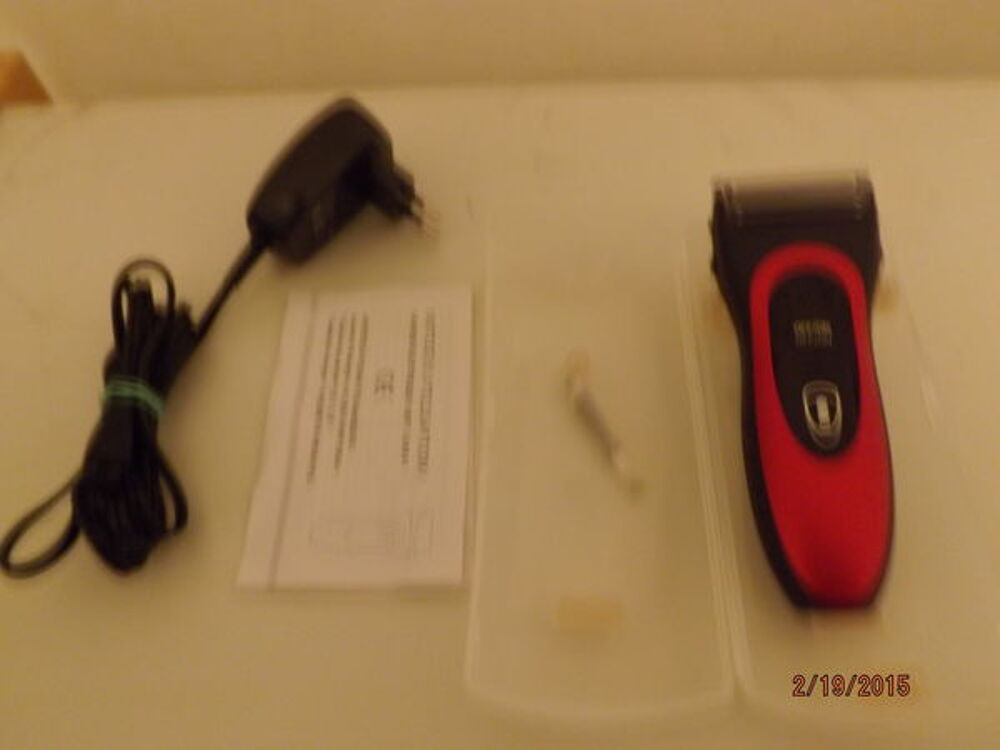 Rasoir ELECTRIQUE RECHARGABLE POVOS 26814 ROUGE N Electroménager