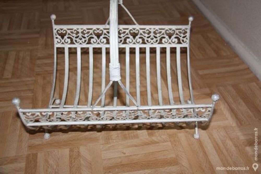 PORTE REVUE EN FER FORGE BEIGE Décoration