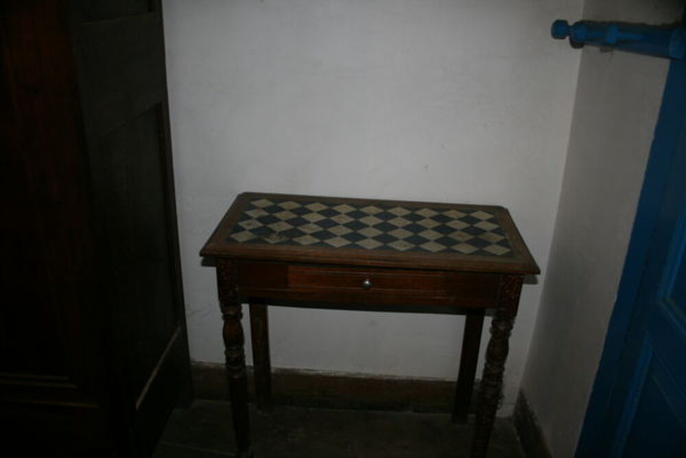 Table d'appoint marquet&eacute;e Meubles