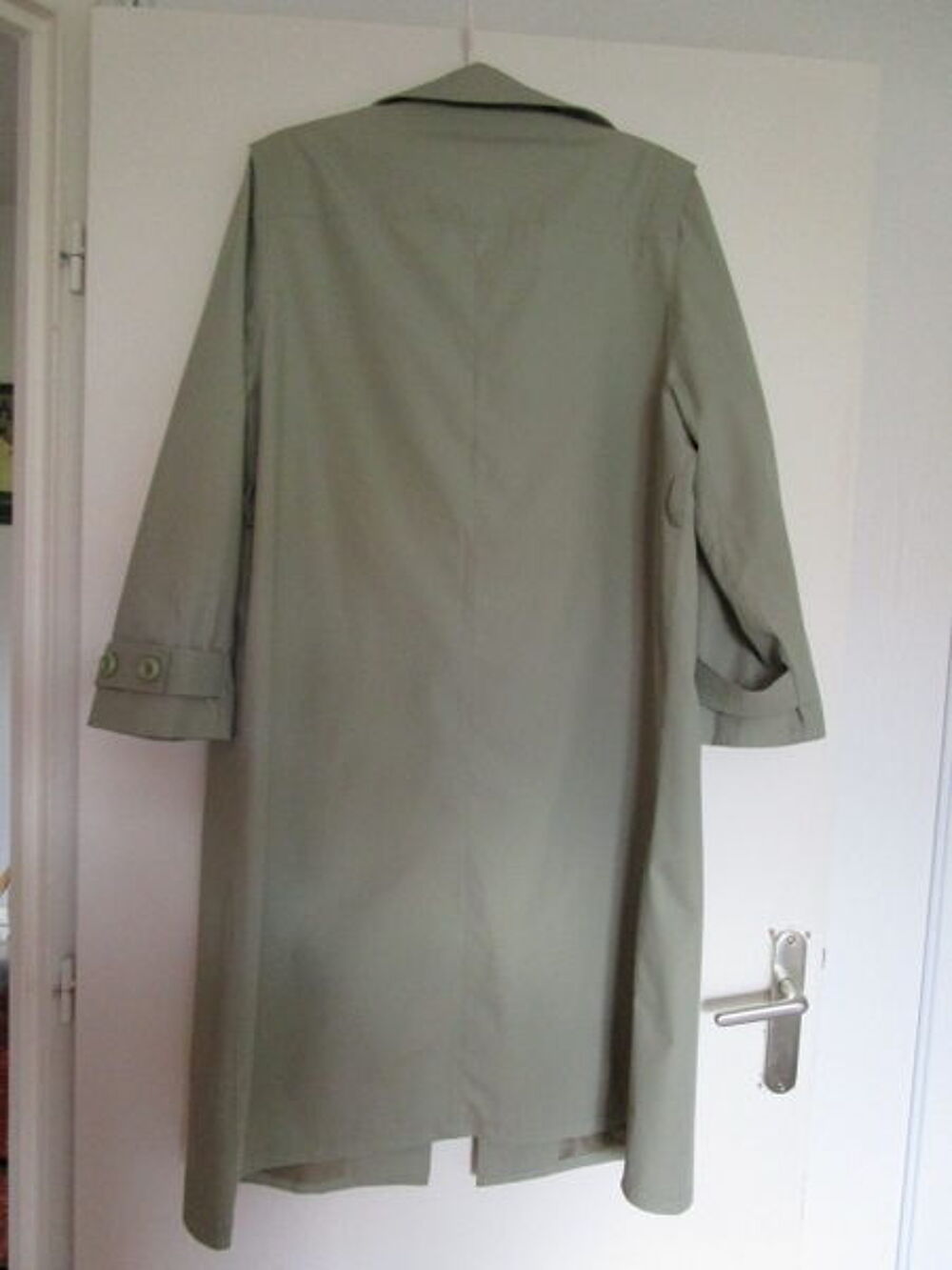 Imperm&eacute;able femme-vert gris taille :42
marque : NINO
Vêtements