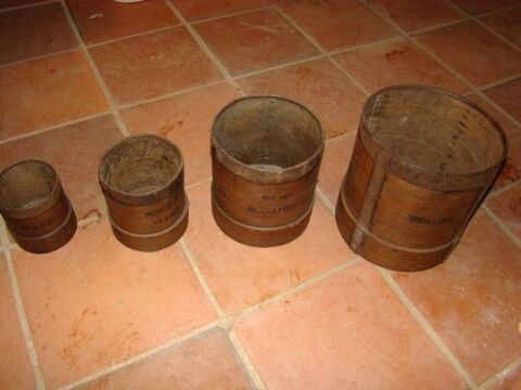 Ancienne srie de mesures en bois cercl 40 Lotoing (43)