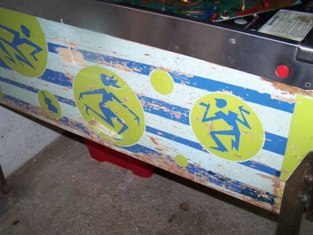 collectionneur recherche tous flipper hs a restaurer. Jeux / jouets