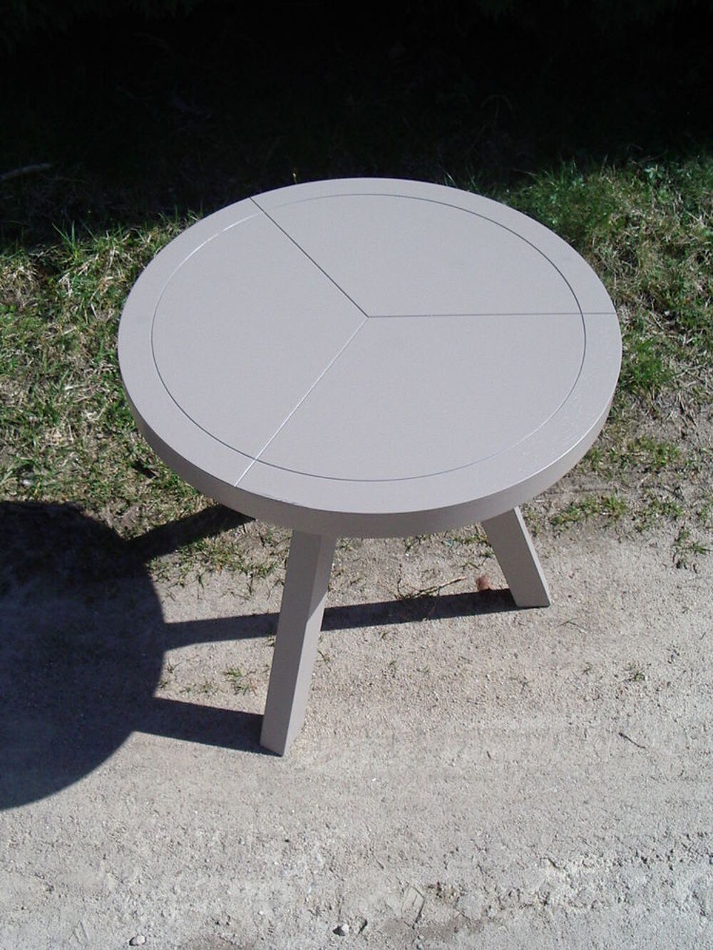 table gu&eacute;ridon dessus rond Meubles