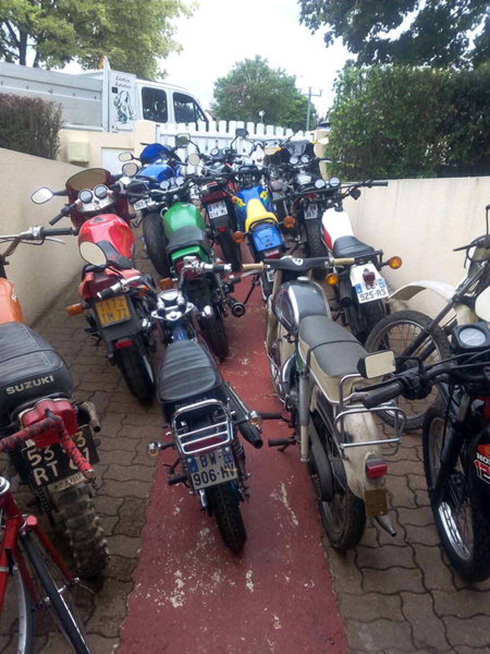 recherche moto des ann&eacute;es 80 a restaurer, et flipper de bar. Bricolage