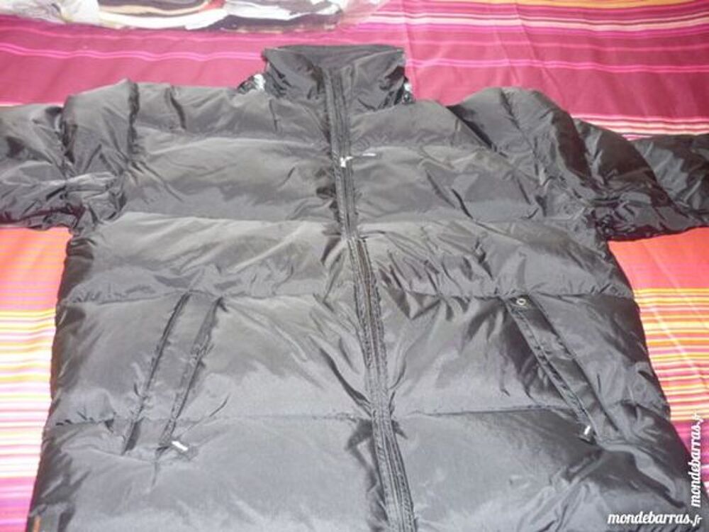 Anorack noir (d&eacute;cathlon) Vêtements