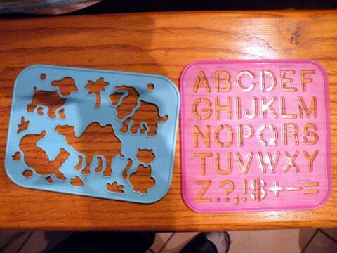 pochoirs en plastique 4 Viriat (01)