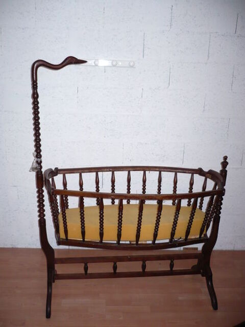 Berceau 1907 col de cygne 79 Choisy (74)