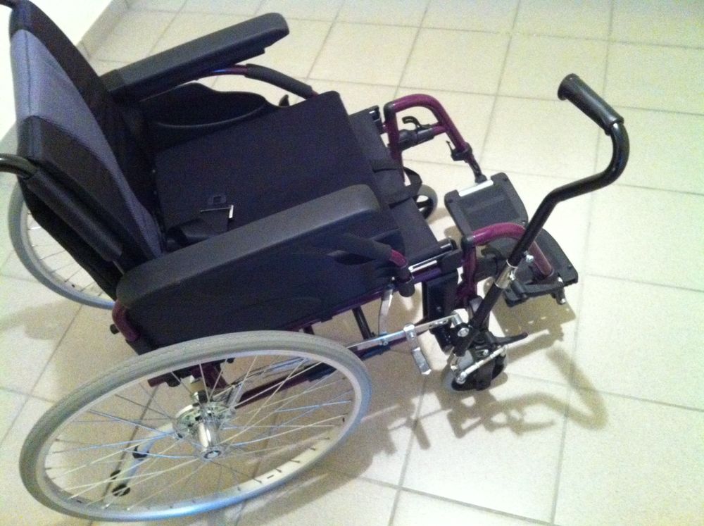 Fauteuil roulant pour h&eacute;mipl&eacute;gique paralys&eacute; gauche Meubles