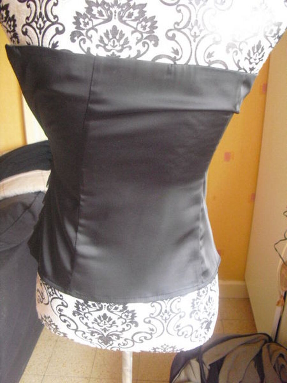 bustier noir en taffetas et satin NEUF TAILLE 34/36 Vtements