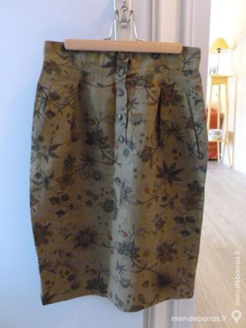 Jupes  fleurs fond mordor 6 Thiais (94)