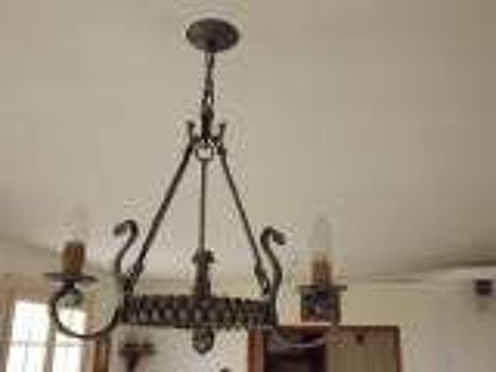 2 lustres en fer forg&eacute; tress&eacute;s &agrave; la main Décoration