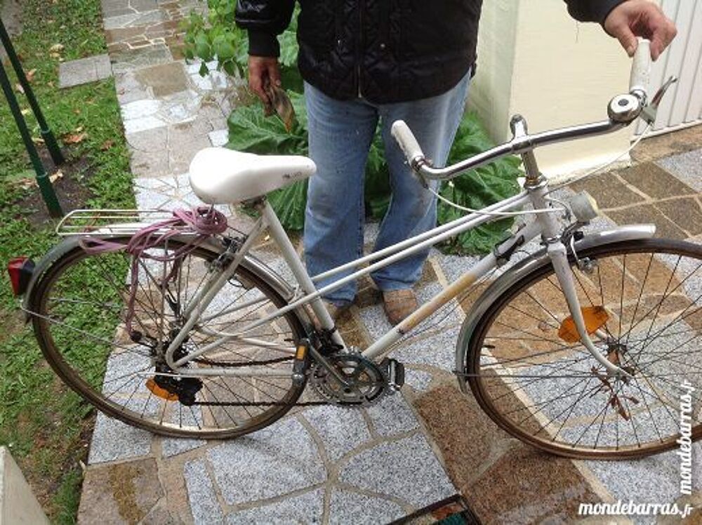 LOT VELOS PEUGEOT et GUIMARD FEMME 