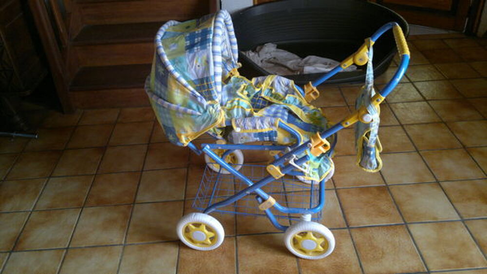 poussette pliante,couffin,lit baldaquin poupee Jeux / jouets