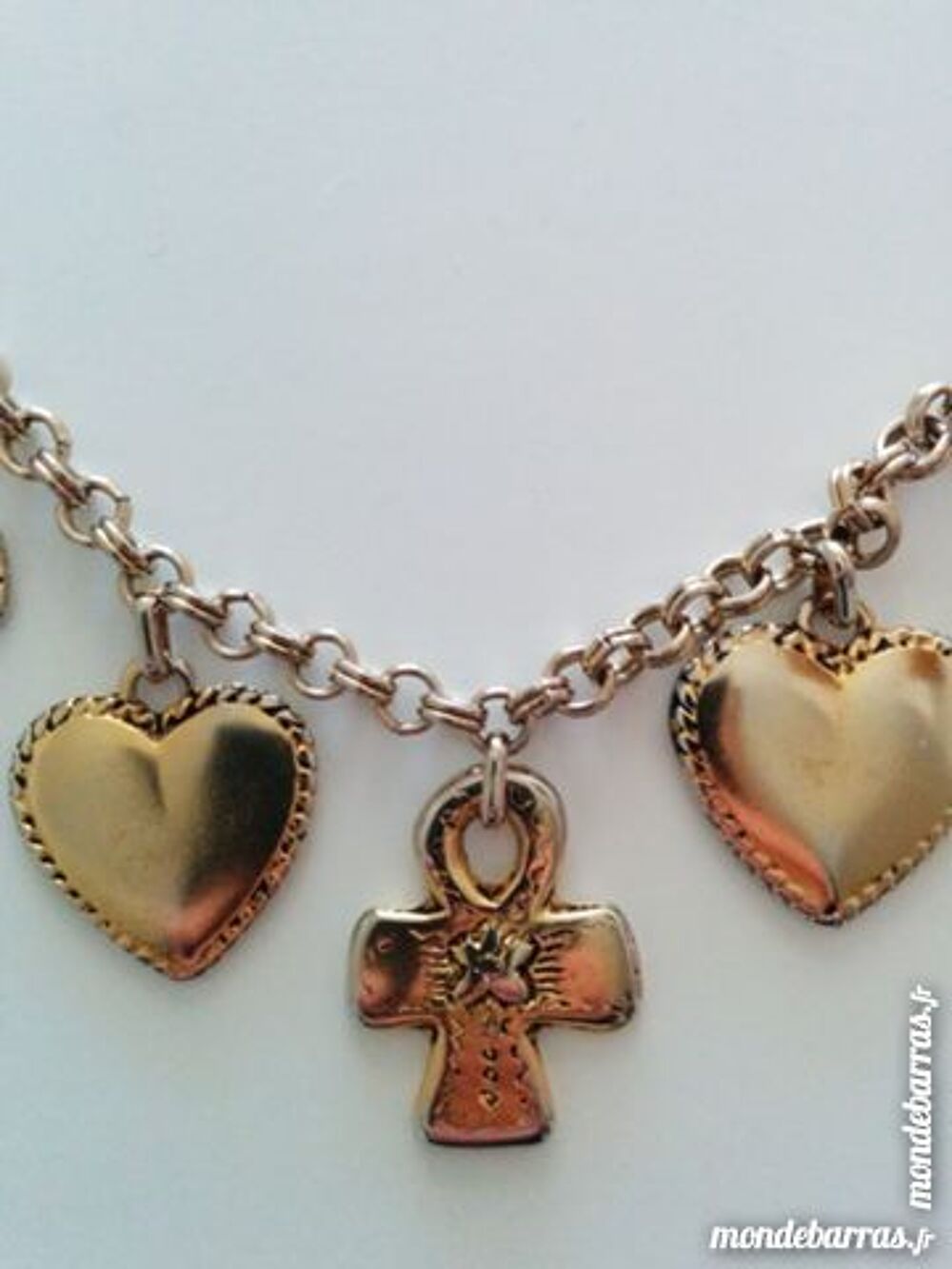 Bracelet fantaisie : coeurs et croix Bijoux et montres