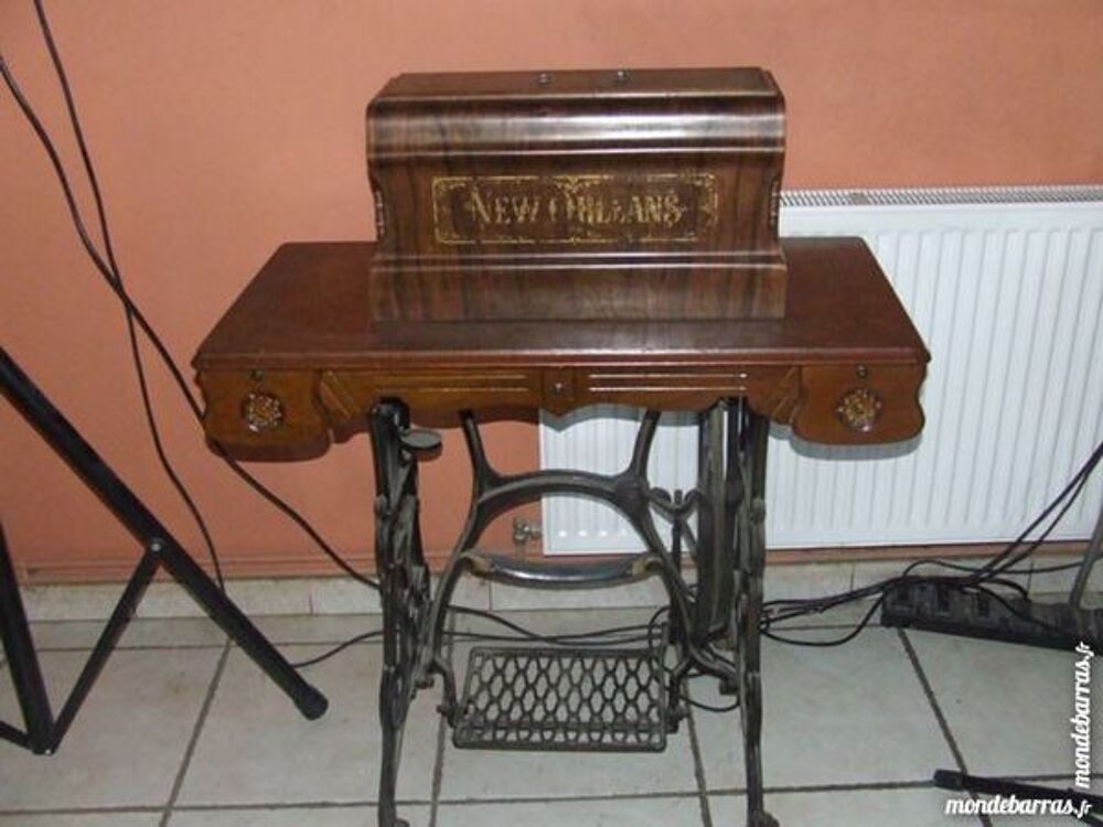 Machine &agrave; coudre SINGER Meubles