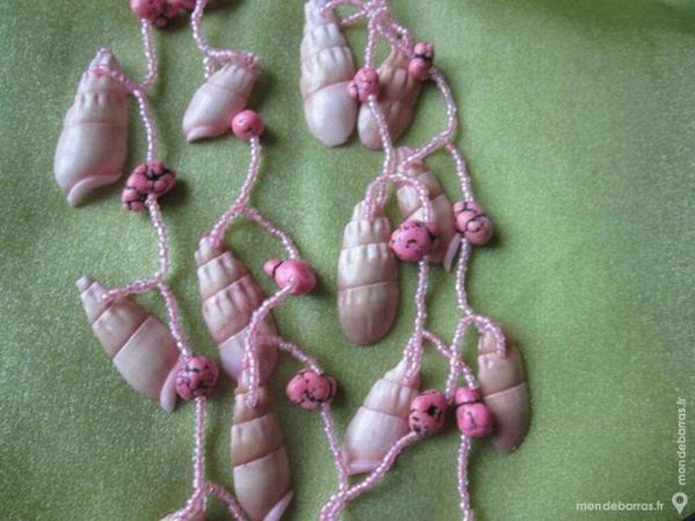 Collier fantaisie avec coquillages roses Bijoux et montres