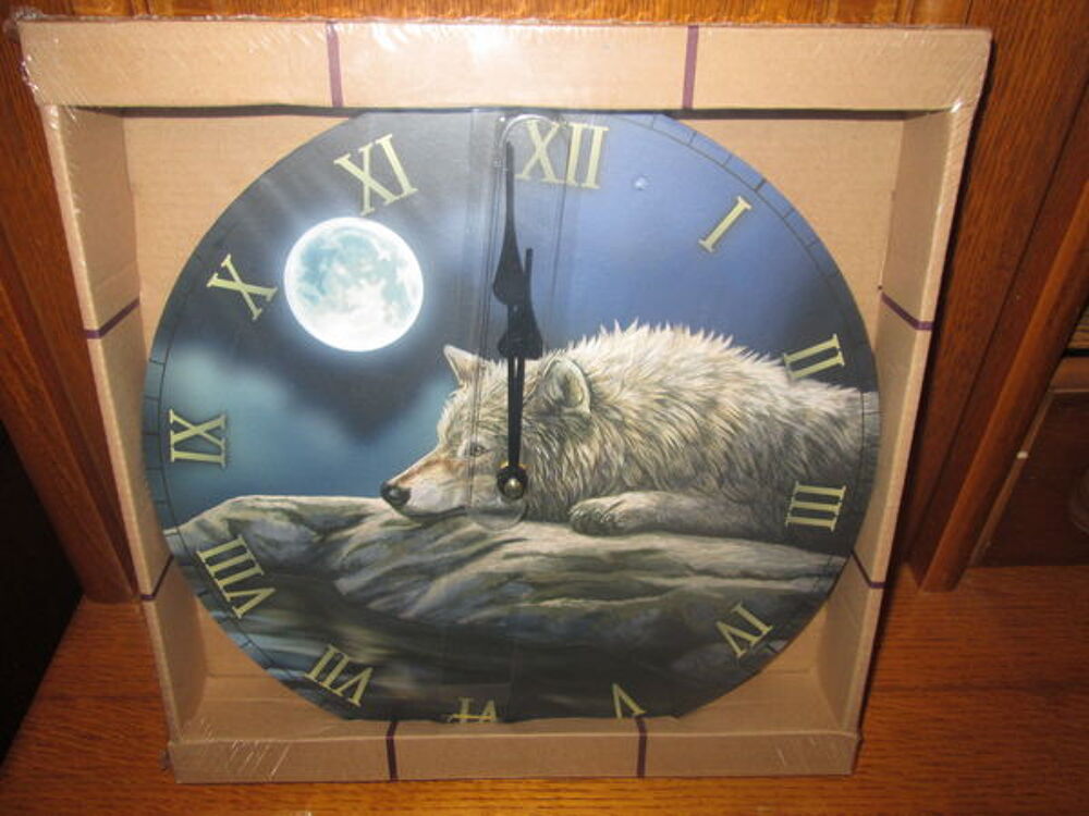 Horloge loup dans la nuit paisible Dcoration