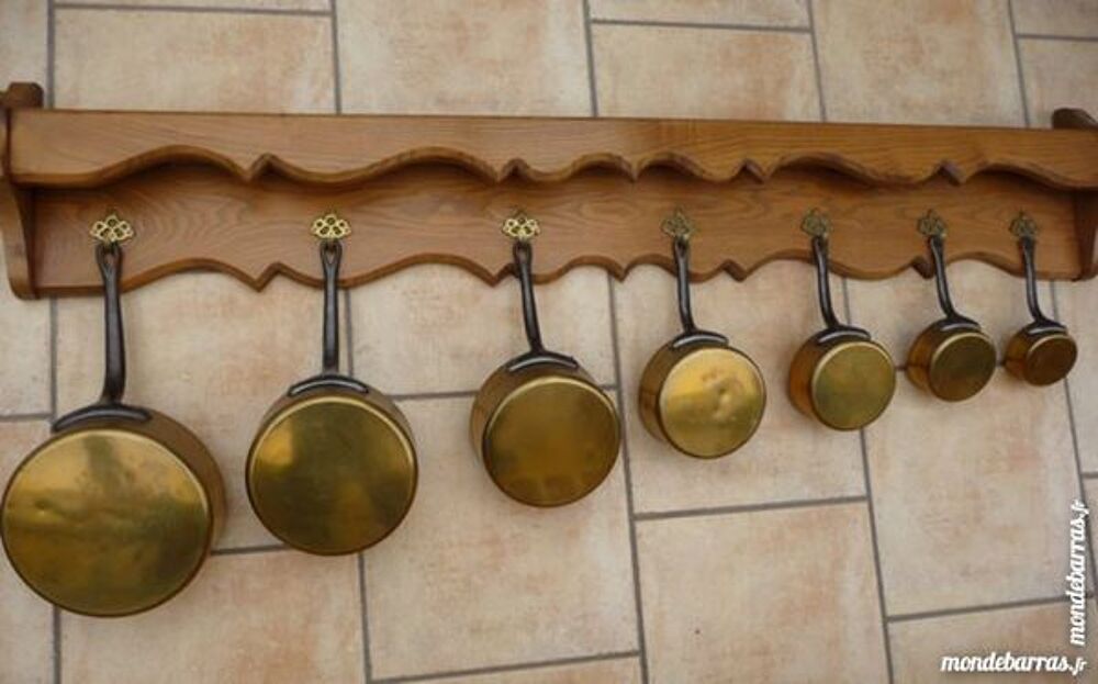 &Eacute;tag&egrave;re et casseroles cuivre Décoration