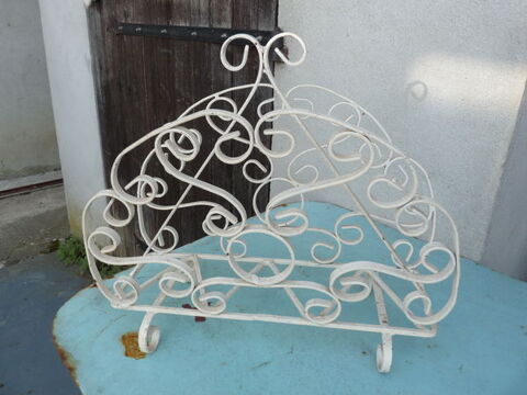 porte revue en fer forg�e blanc cr�me , 15 Attignat (01)