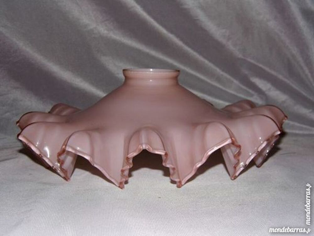 Ancien abat-jour dentelle opaline rose vintage Décoration