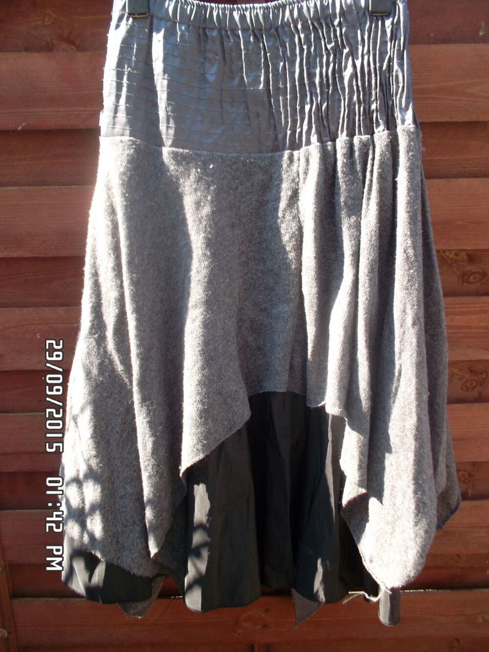 JUPE GRIS ET NOIR T.36-42*JUSTE 5E*KIKI60230 Vêtements
