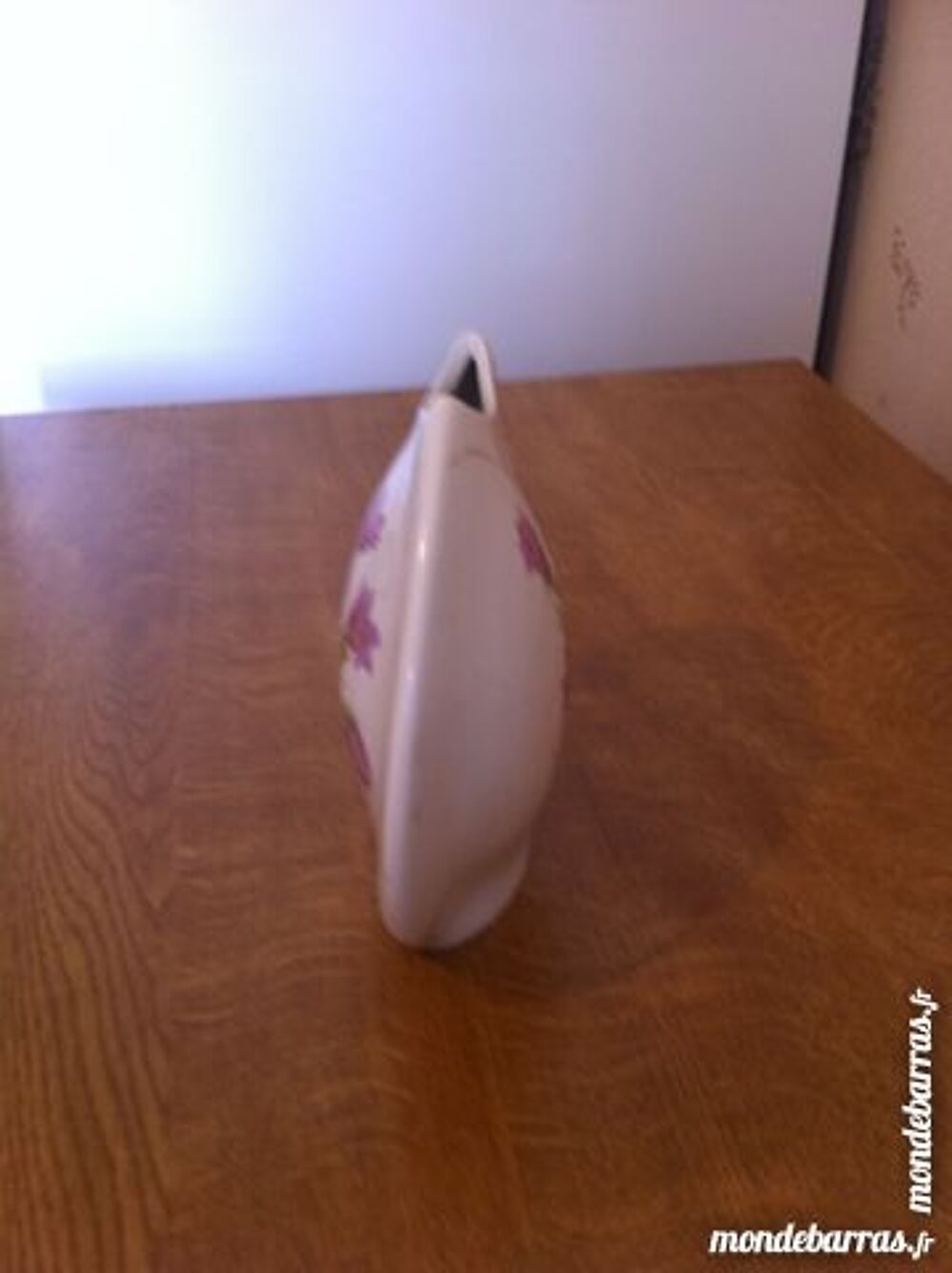 vase en porcelaine blanche sign&eacute; G&eacute;rald Angellan Décoration