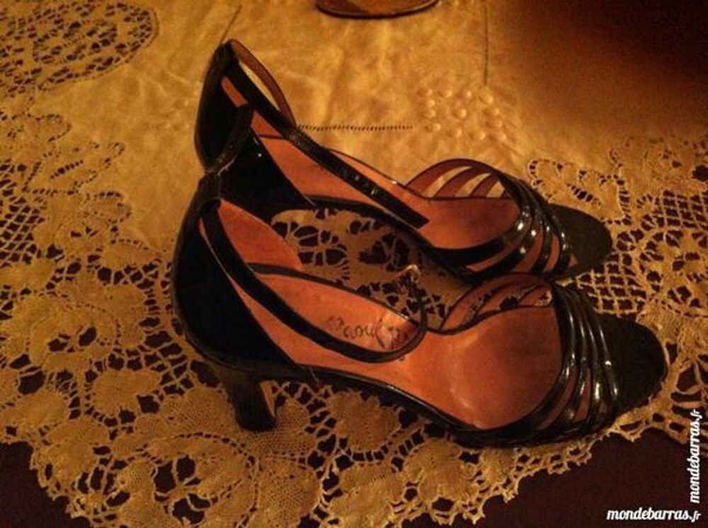 CHAUSSURES FEMMES EN CUIR VERNIS NOIR Chaussures