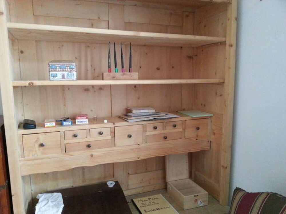 Meuble de Rangement Artisanal Meubles