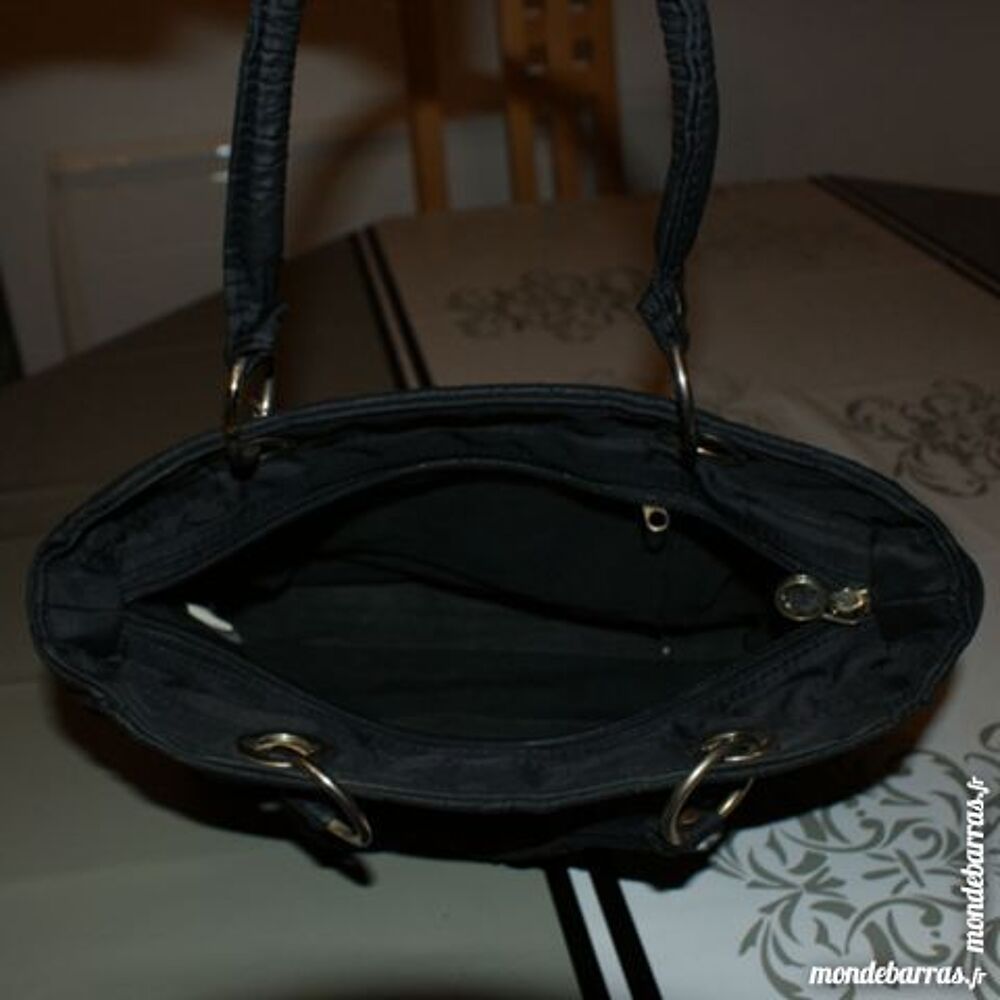 Sac noir vintage effet matelass&eacute; tissu Maroquinerie