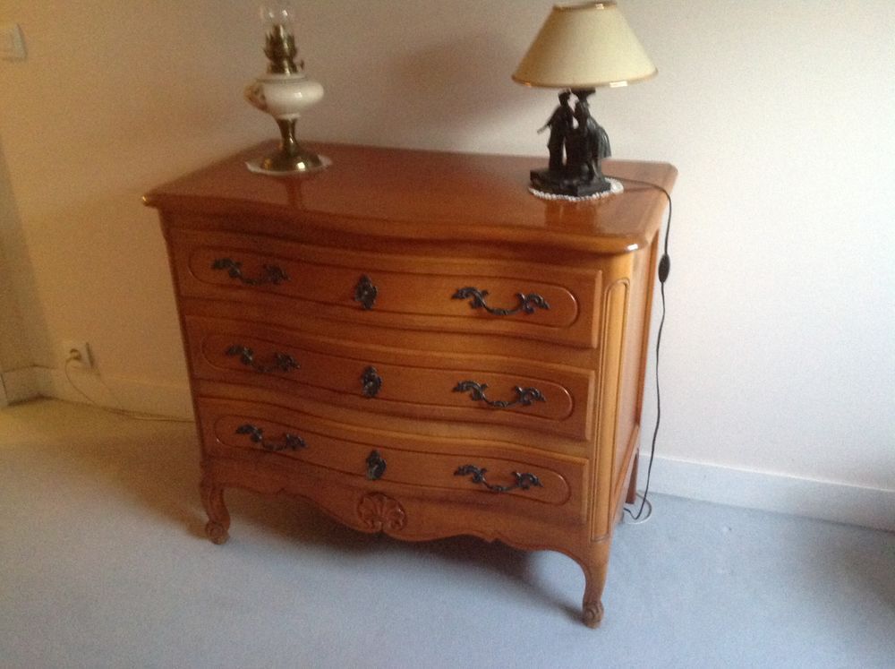 Commode en merisier Meubles
