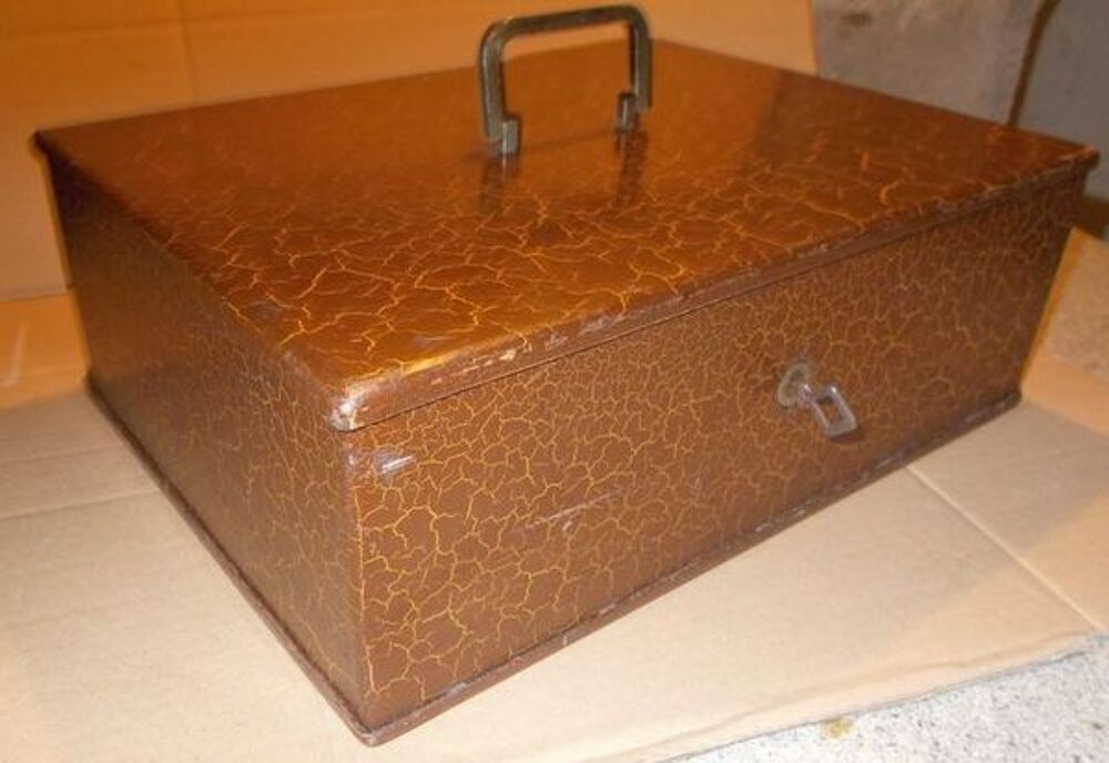Coffre ancien portable 