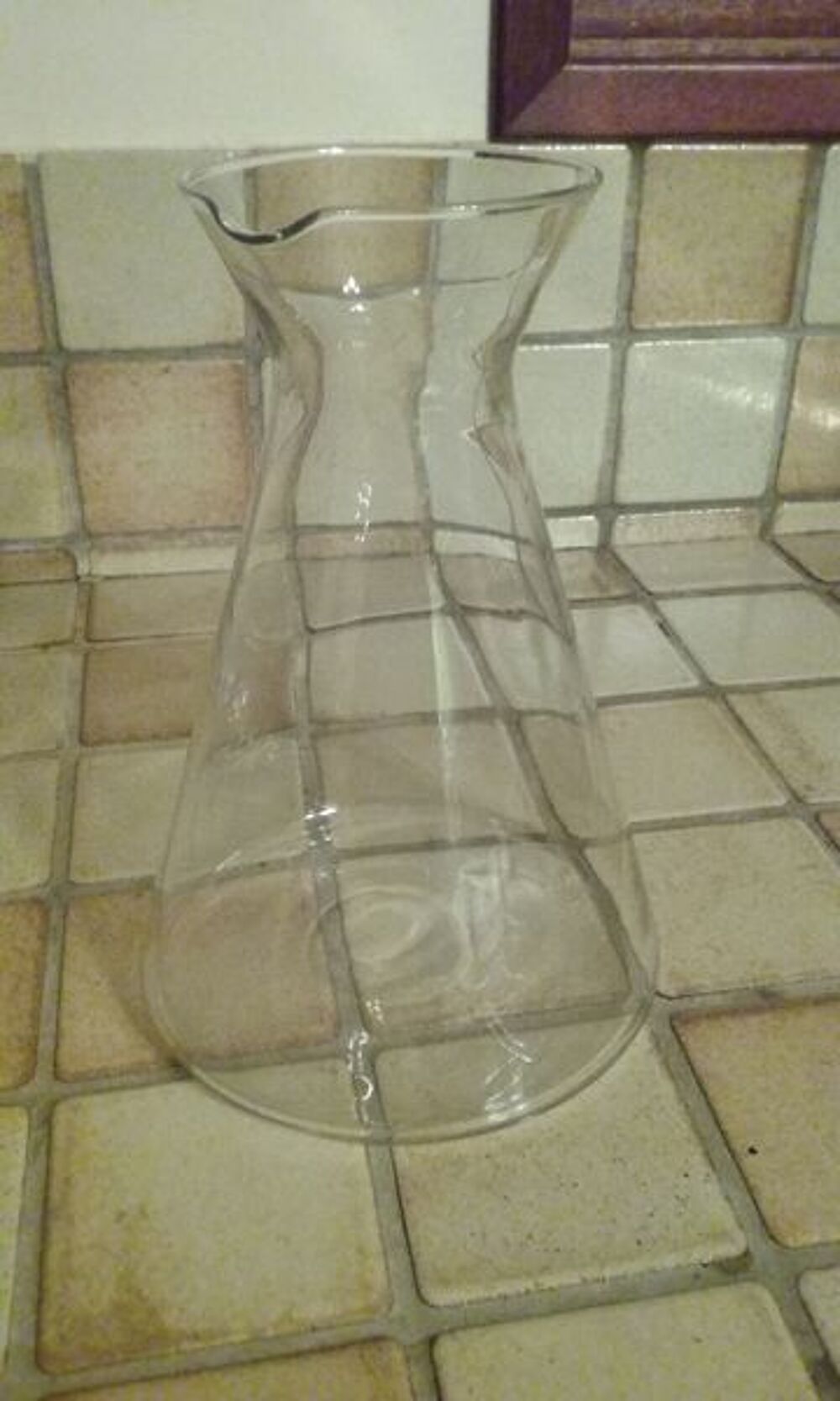 Carafe d'eau ou de d&eacute;cantation en verre blanc Cuisine