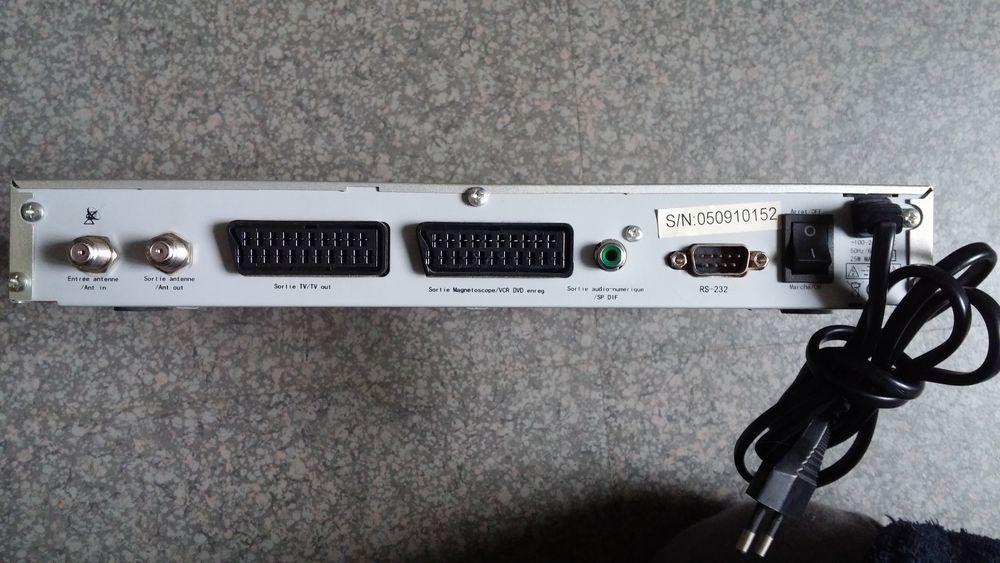 R&Eacute;CEPTEUR SATELLITE NUM&Eacute;RIQUE DVB Photos/Video/TV