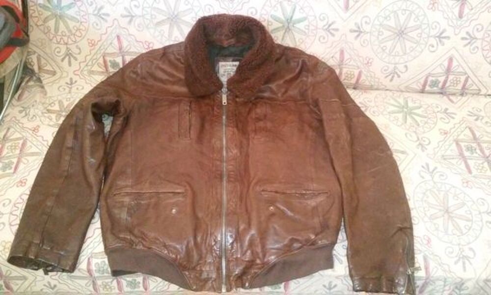 BLOUSON CHEVIGNON TRE BON ETAT JAMAIS PORTER Vêtements