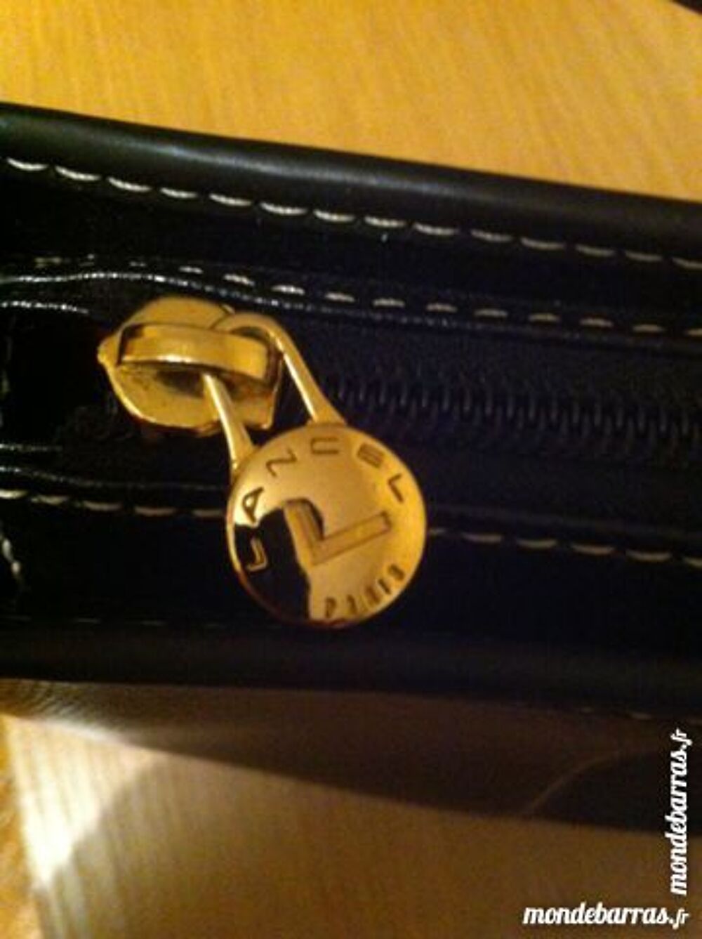 sac &agrave; main noir en cuir Bijoux et montres